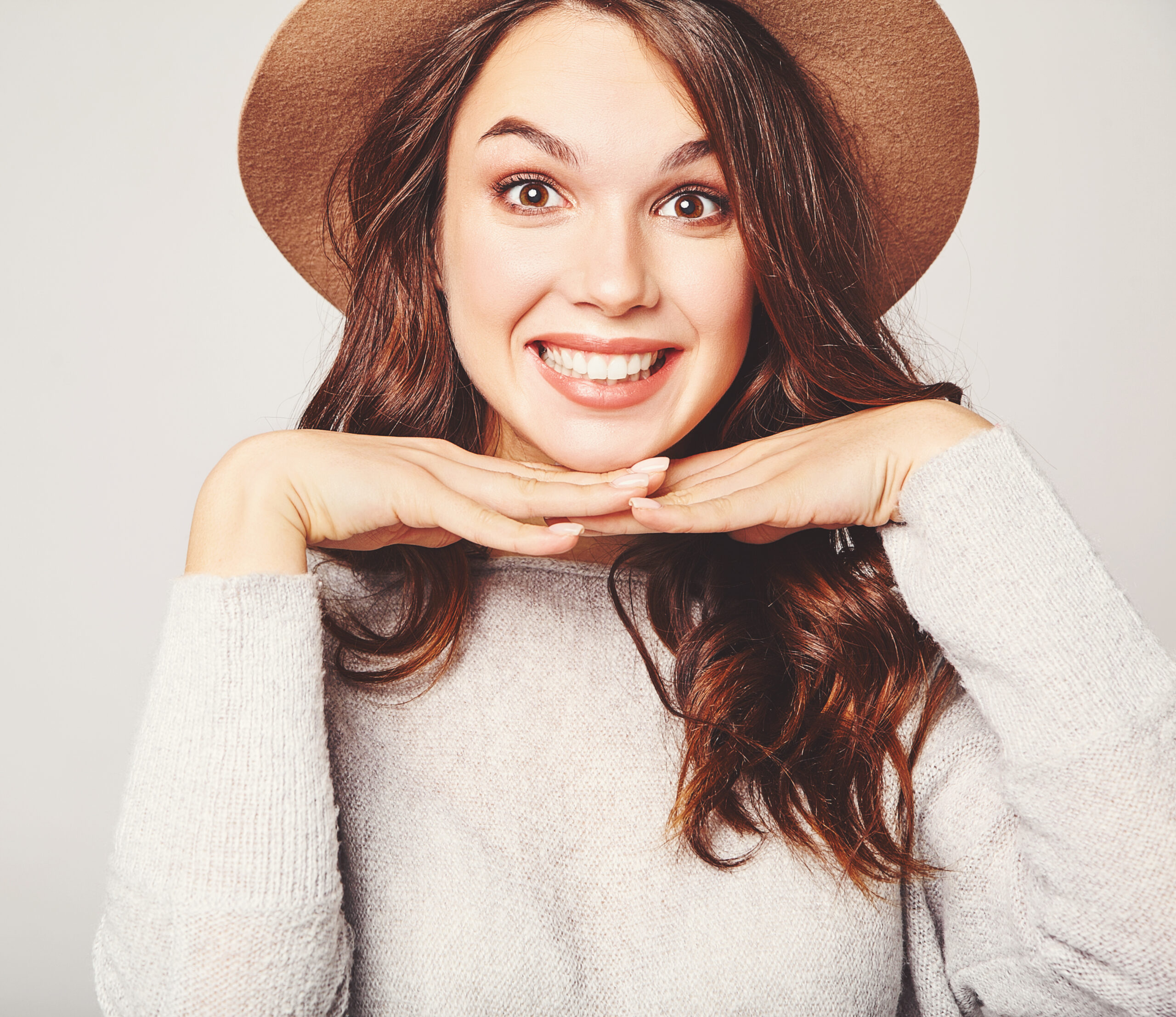 Invisalign Tedavisiyle Daha Genç Görünmek Mümkün Mü?